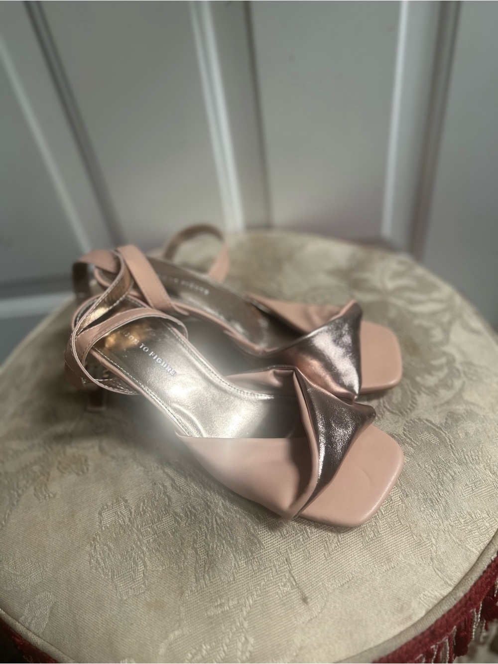 Fashion to Figure Blush Pink and Rose Gold Knot Heels Sz 8 Wide